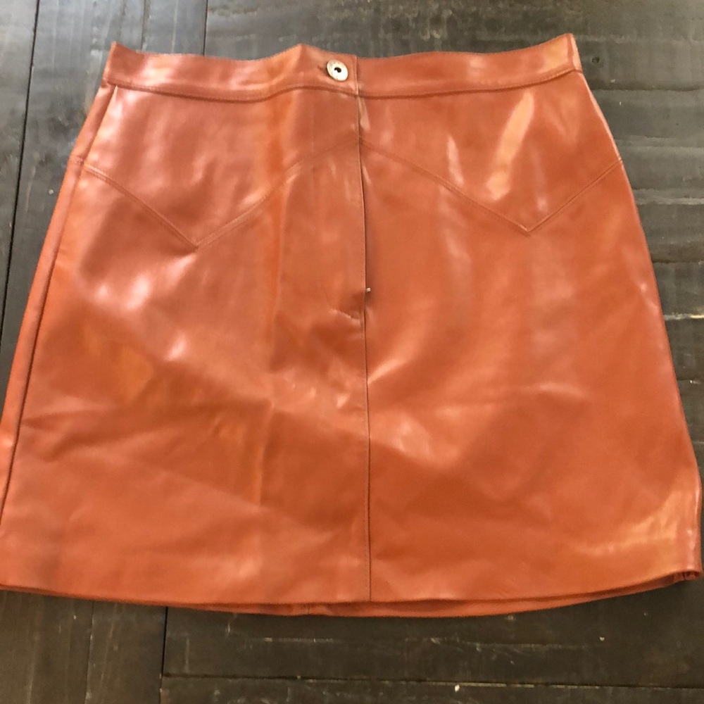 BB Dakota skirt NWT